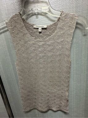 Quintessential Sleeveless Textured Knit Top in Taupe - small